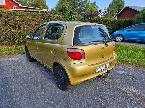 Toyota Yaris 4 of 14