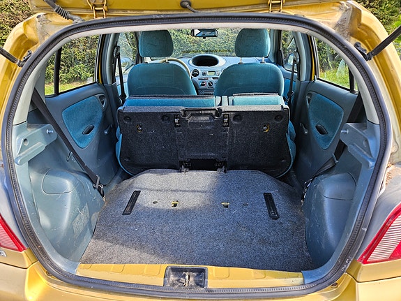Toyota Yaris 9 of 14