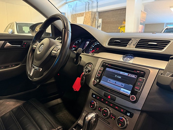 Volkswagen Passat 9 of 13