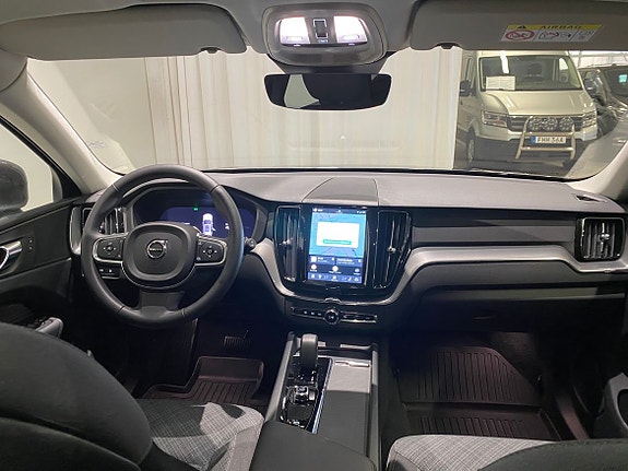 Volvo XC60 2 of 5