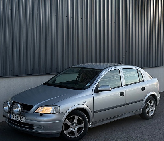 Opel Astra 2 of 5