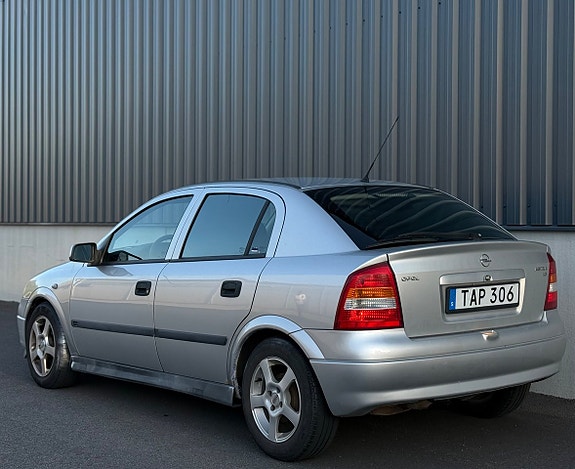 Opel Astra 3 of 5