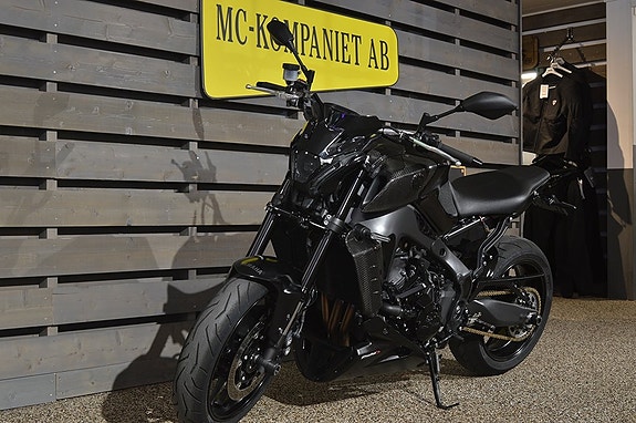 Yamaha MT-09 4 of 5