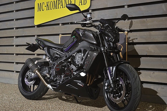 Yamaha MT-09 2 of 5