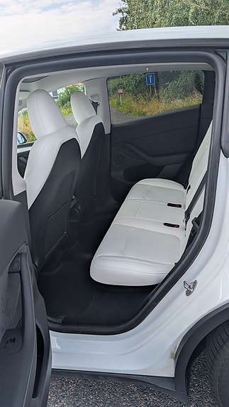 Tesla Model Y 6 of 11