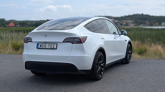 Tesla Model Y 3 of 11