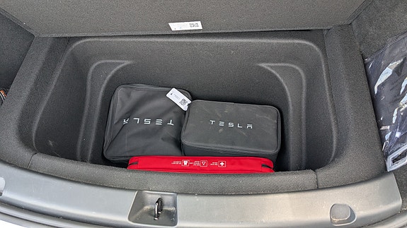 Tesla Model Y 8 of 11