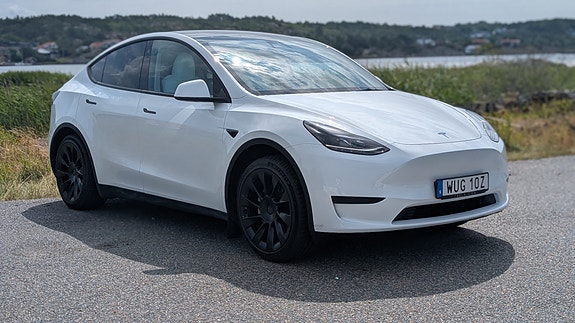 Tesla Model Y 2 of 11