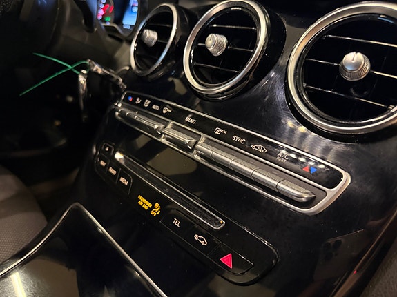 Mercedes-Benz C200 11 of 19