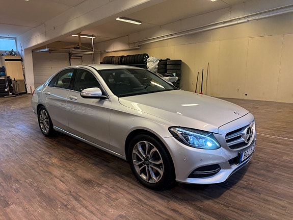Mercedes-Benz C200 4 of 5