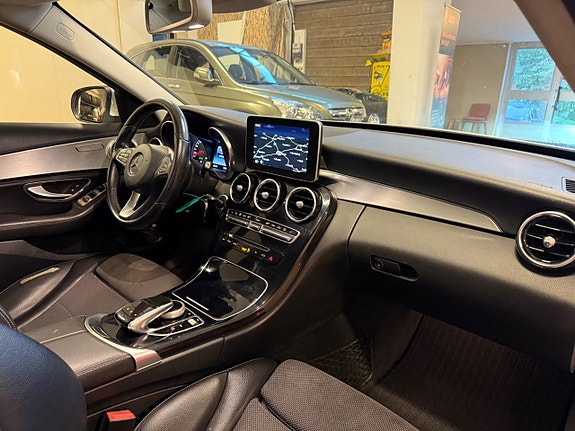 Mercedes-Benz C200 8 of 19