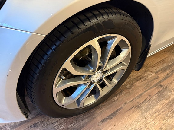 Mercedes-Benz C200 18 of 19