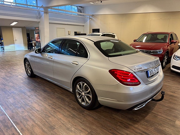 Mercedes-Benz C200 2 of 5