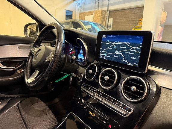 Mercedes-Benz C200 9 of 19