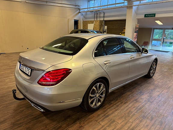 Mercedes-Benz C200 3 of 5