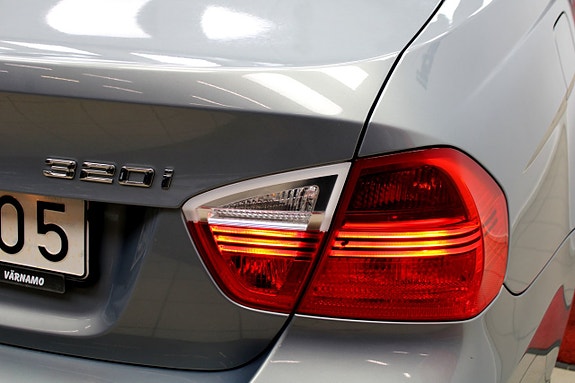 BMW 320i 20 of 21