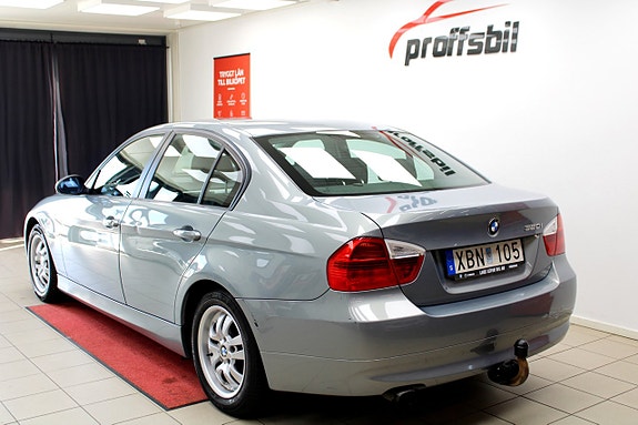 BMW 320i 6 of 21