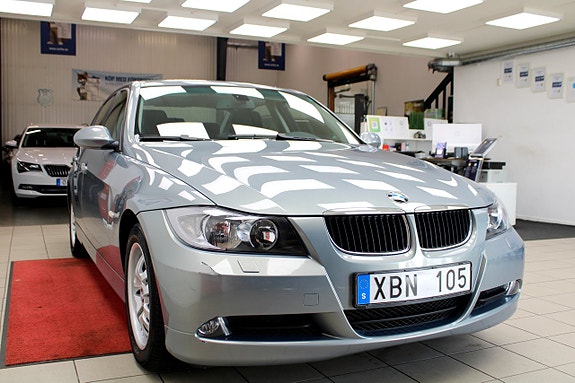 BMW 320i 5 of 5