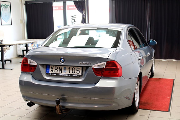 BMW 320i 8 of 21