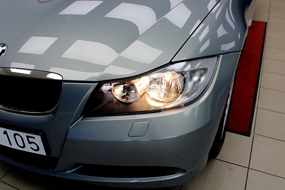 BMW 320i 18 of 21