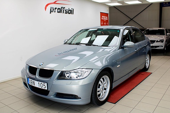 BMW 320i 3 of 5