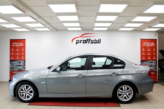 BMW 320i 2 of 5