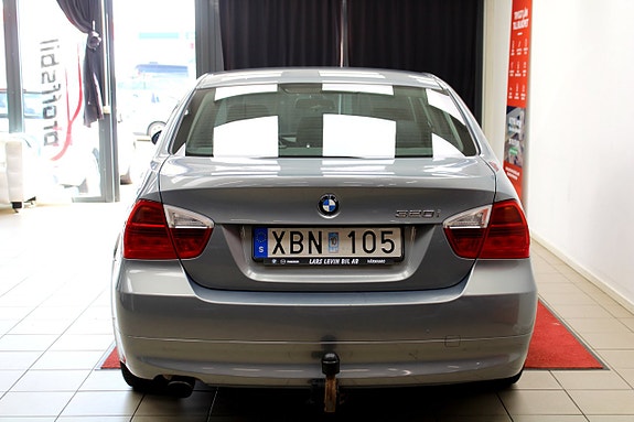 BMW 320i 7 of 21