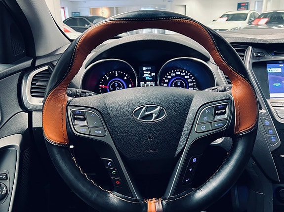 Hyundai Grand Santa Fe 18 of 27