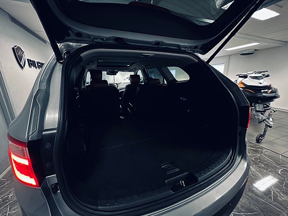 Hyundai Grand Santa Fe 8 of 27