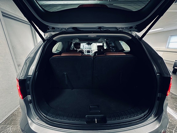 Hyundai Grand Santa Fe 7 of 27