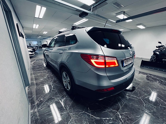 Hyundai Grand Santa Fe 6 of 27