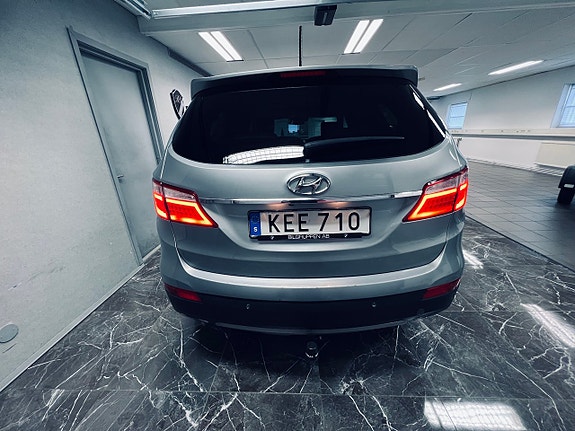 Hyundai Grand Santa Fe 5 of 27