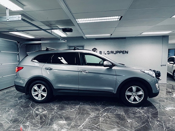 Hyundai Grand Santa Fe 3 of 27