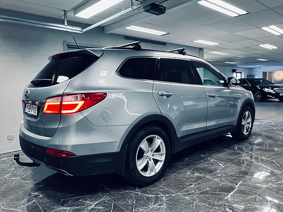 Hyundai Grand Santa Fe 4 of 27