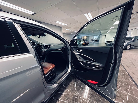 Hyundai Grand Santa Fe 10 of 27