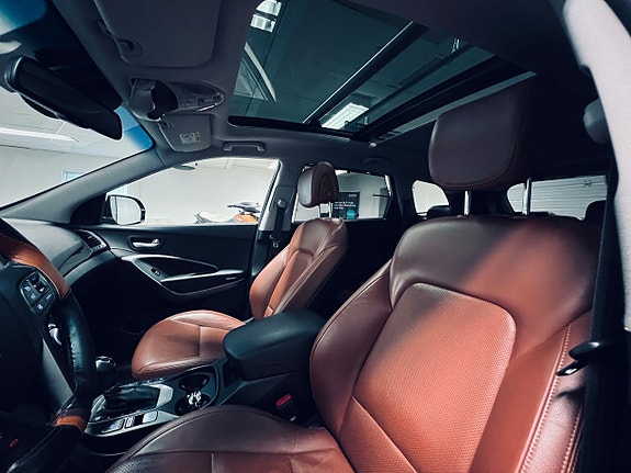 Hyundai Grand Santa Fe 17 of 27