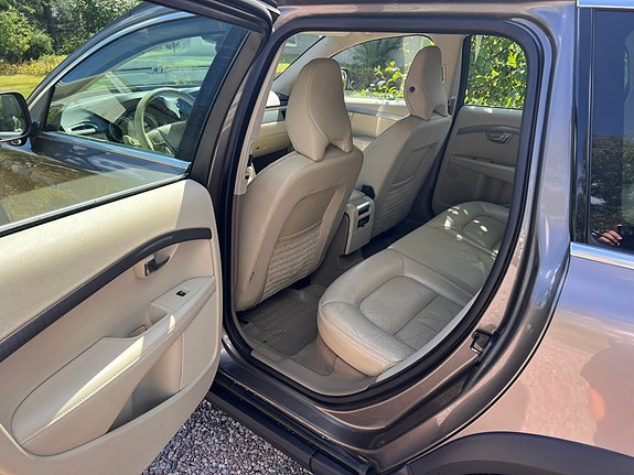 Volvo XC70 14 of 16