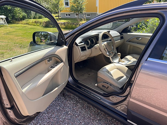 Volvo XC70 13 of 16