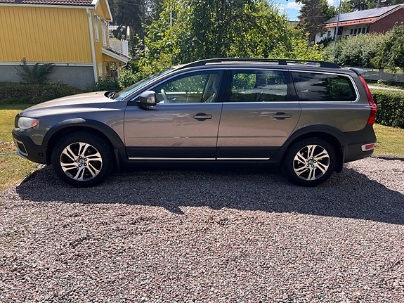 Volvo XC70 11 of 16