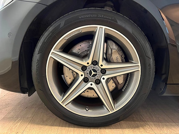Mercedes-Benz E300 de 22 of 25