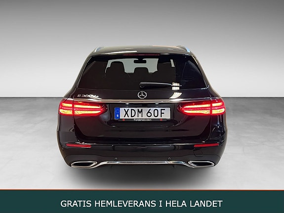 Mercedes-Benz E300 de 3 of 25