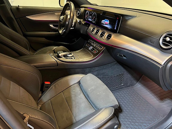Mercedes-Benz E300 de 12 of 25
