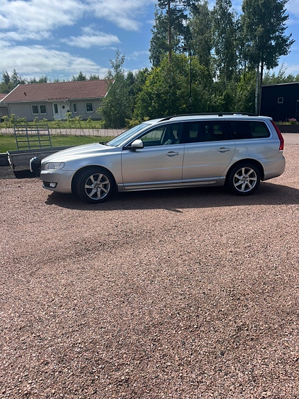 Volvo V70 3 of 6