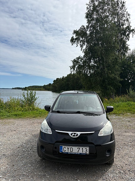 Hyundai i10 2 of 7
