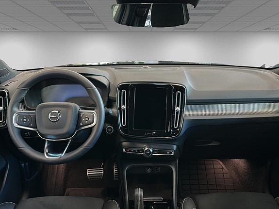Volvo XC40 7 of 16