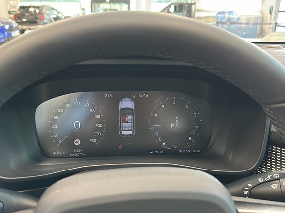 Volvo XC40 10 of 16