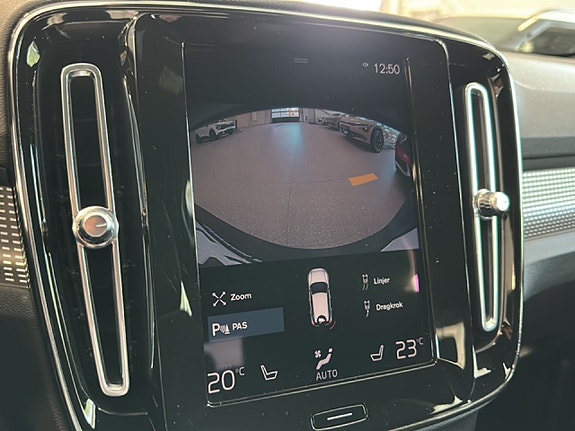 Volvo XC40 11 of 16