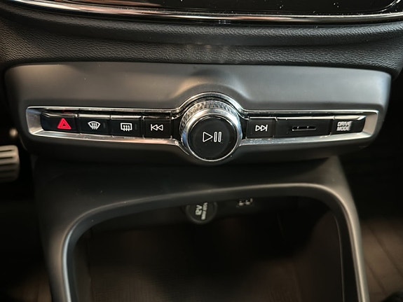 Volvo XC40 13 of 16