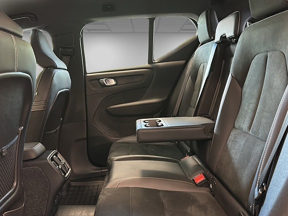 Volvo XC40 9 of 16