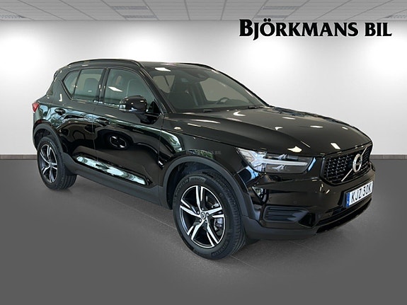 Volvo XC40 3 of 16